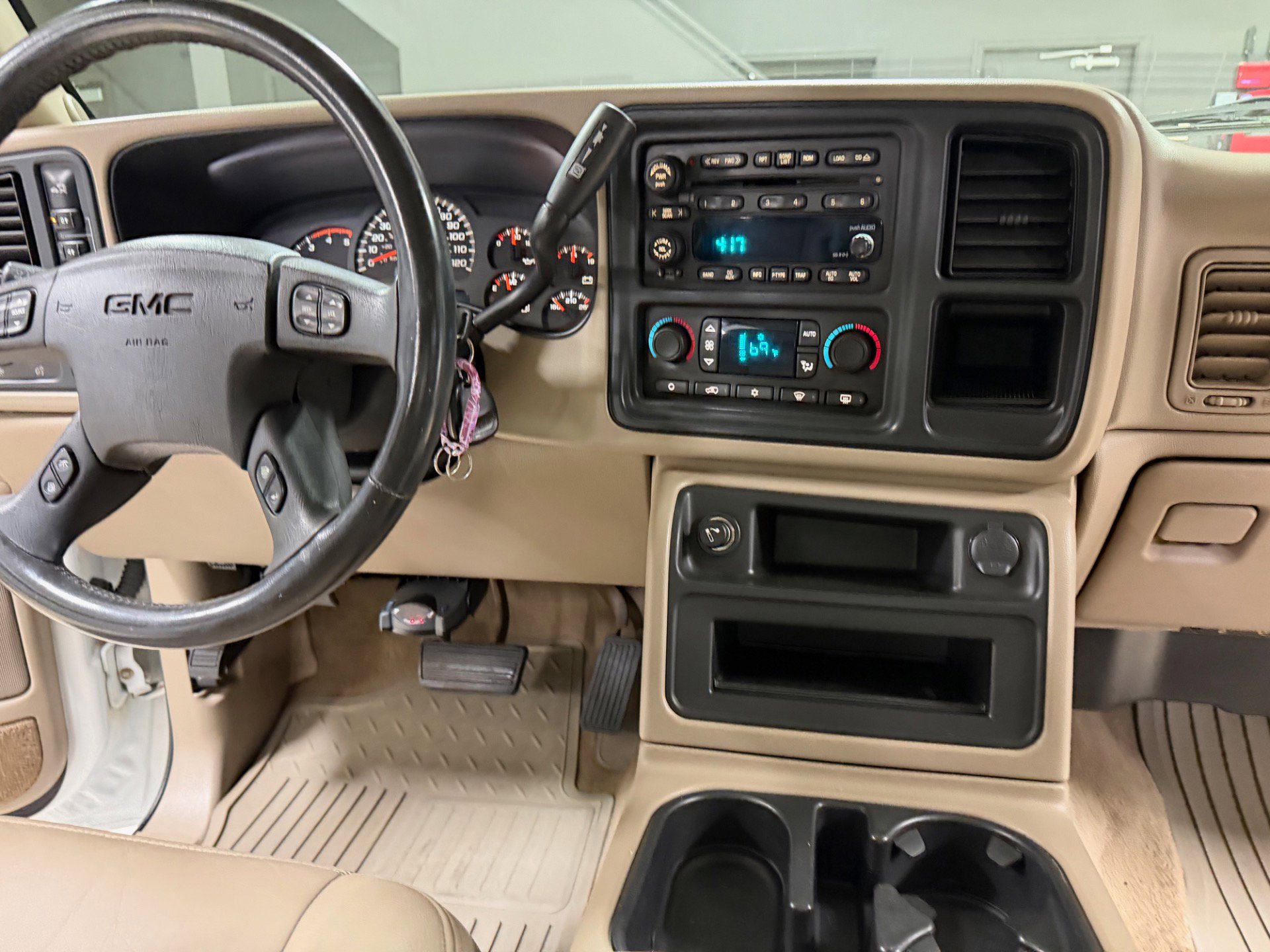 Used 2004 GMC Sierra 2500 SLT w/ Heavy-Duty Power Package AWD/4WD image 24