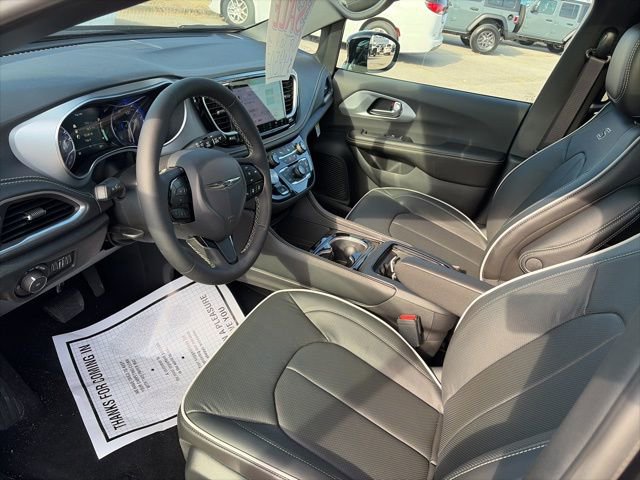 New 2026 Chrysler Pacifica Limited w/ S Appearance Package image 16