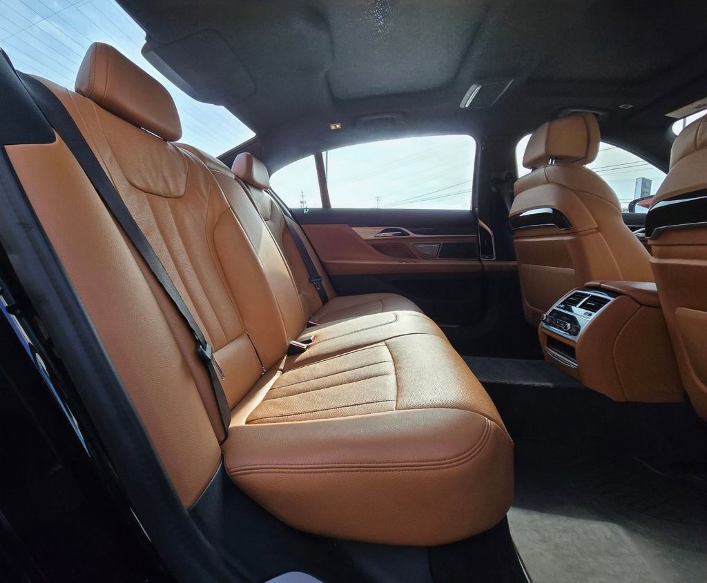 Used 2021 BMW 740i xDrive 740i xDrive w/ M Sport Package image 17