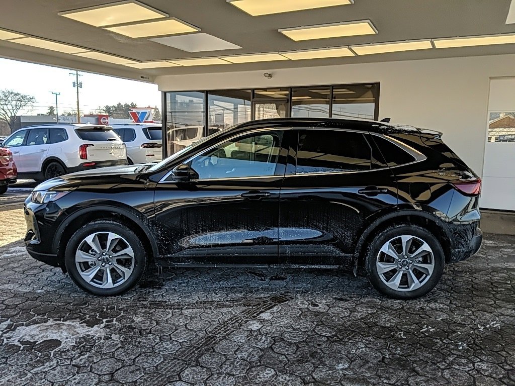 Used 2025 Ford Escape Platinum w/ Premium Technology Package image 8