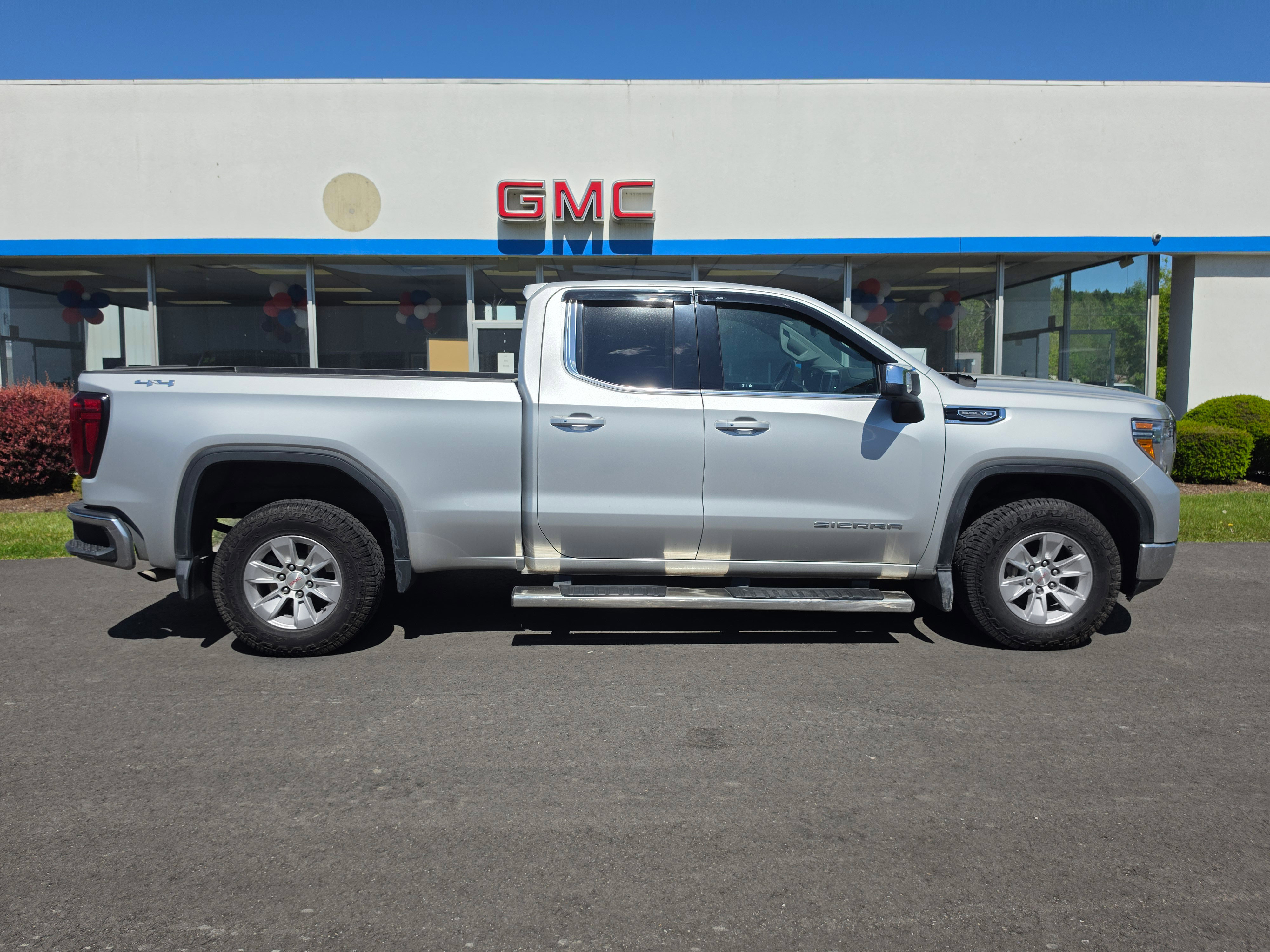 Used 2021 GMC Sierra 1500 SLE w/ Driver Alert Package I AWD/4WD image 2