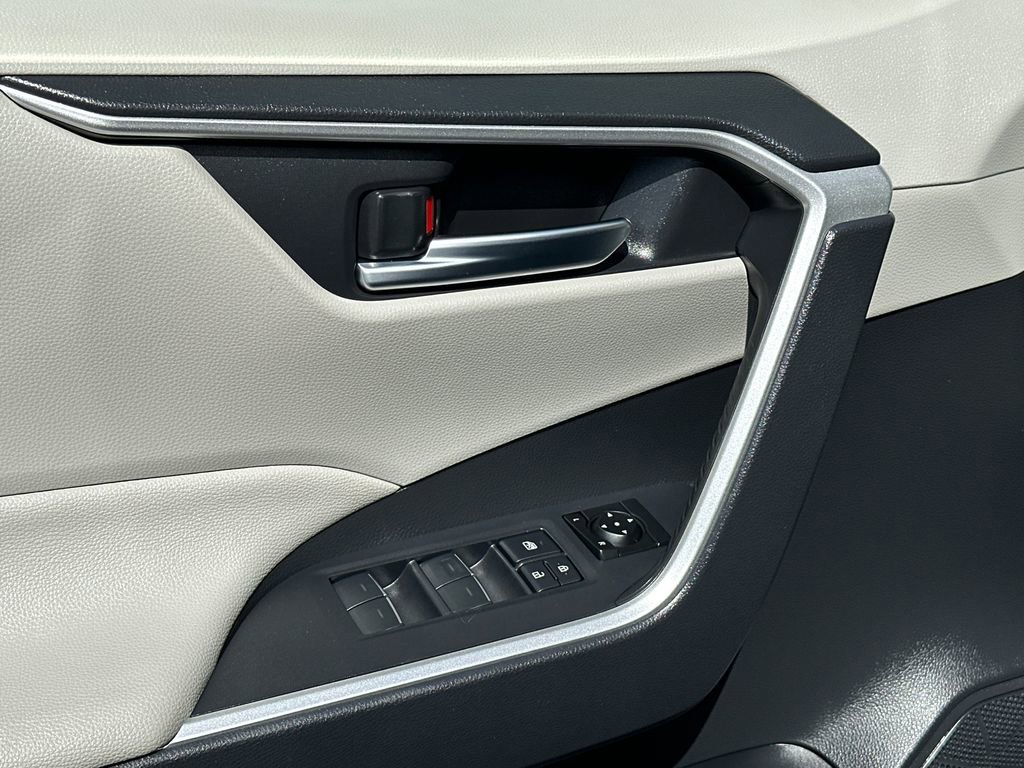 Certified 2025 Toyota RAV4 XLE AWD/4WD image 18