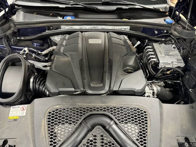 Used 2023 Porsche Macan S AWD/4WD image 29