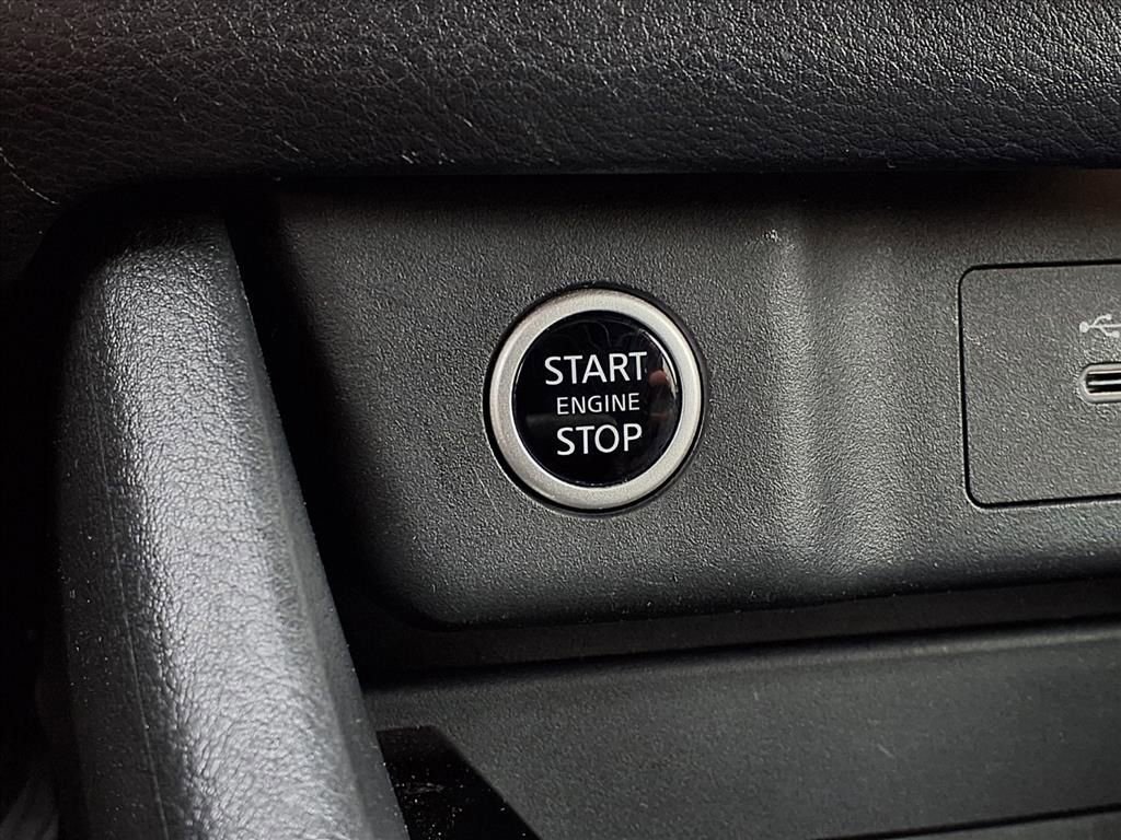 Used 2021 Nissan Rogue SV image 10