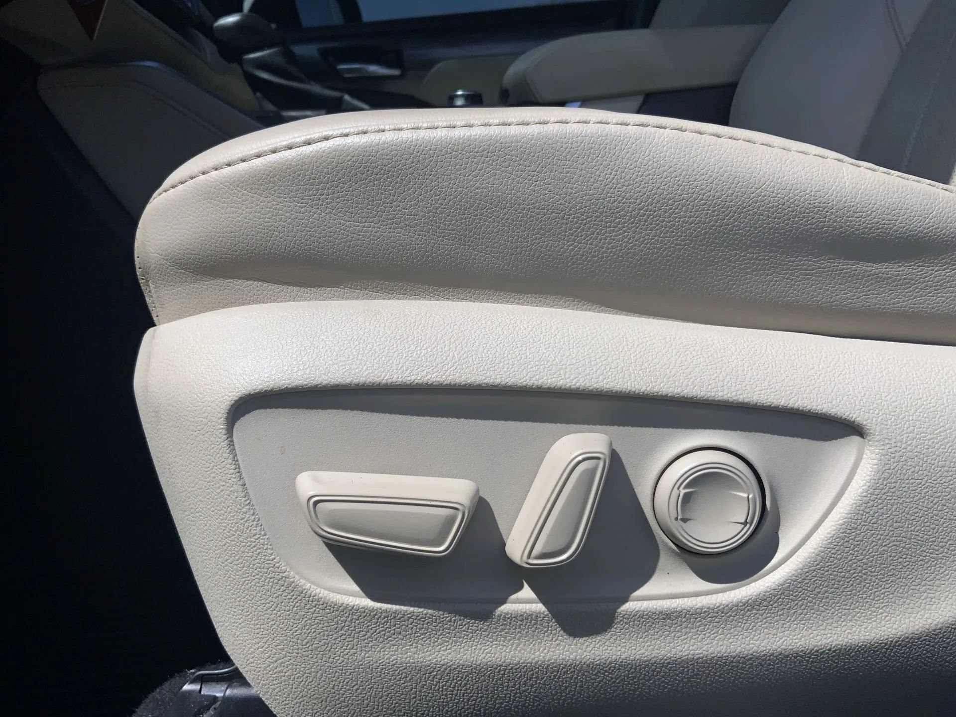 Used 2020 Toyota Highlander Limited AWD/4WD image 14
