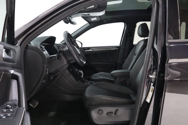 Used 2023 Volkswagen Tiguan SE R-Line FWD image 17