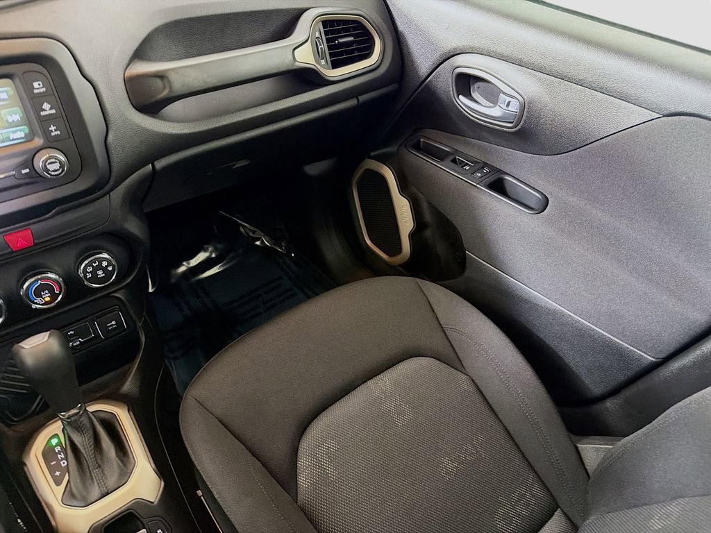 Used 2017 Jeep Renegade Latitude image 23