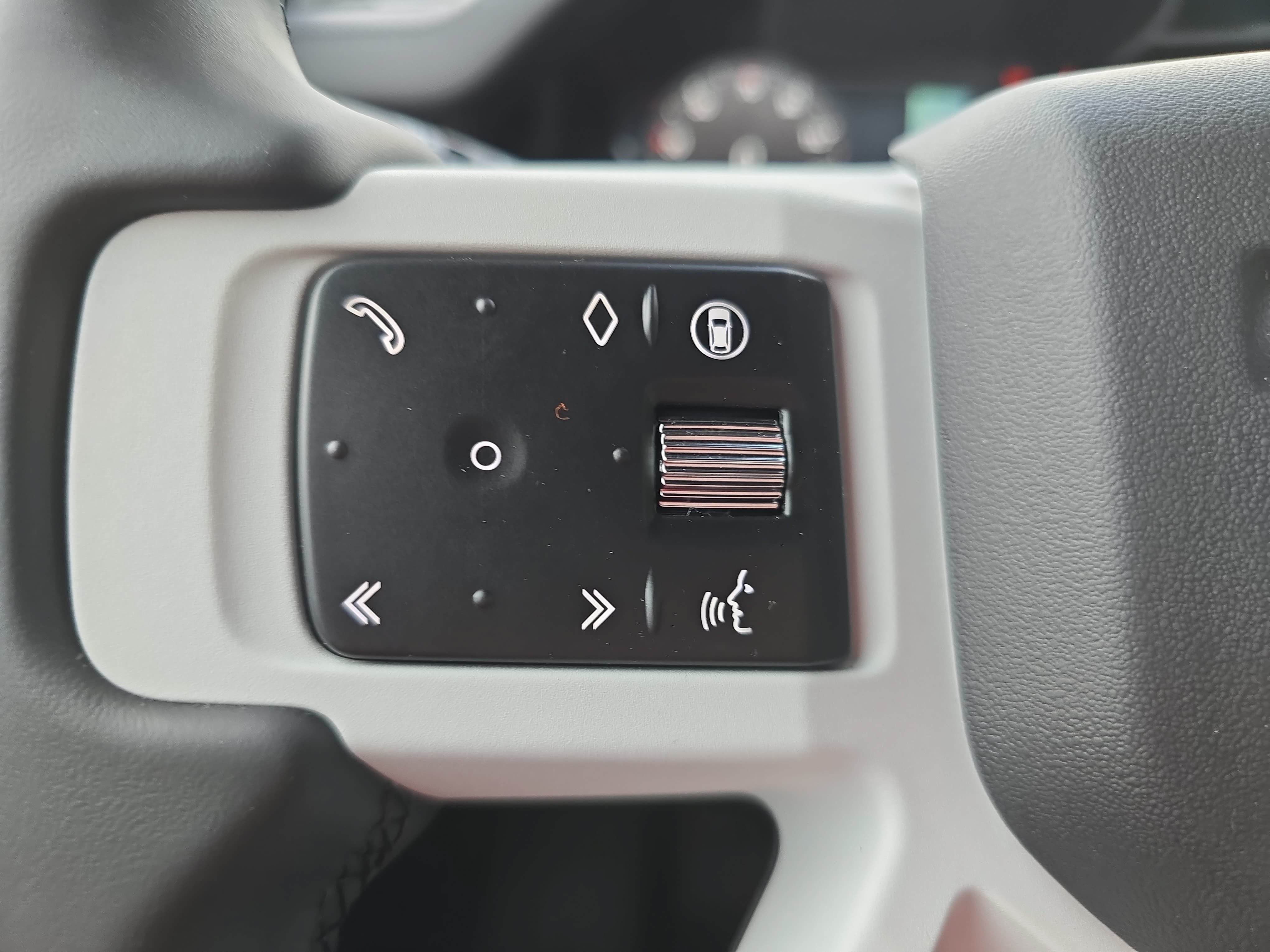 New 2026 Land Rover Defender 110 X-Dynamic SE AWD/4WD image 16