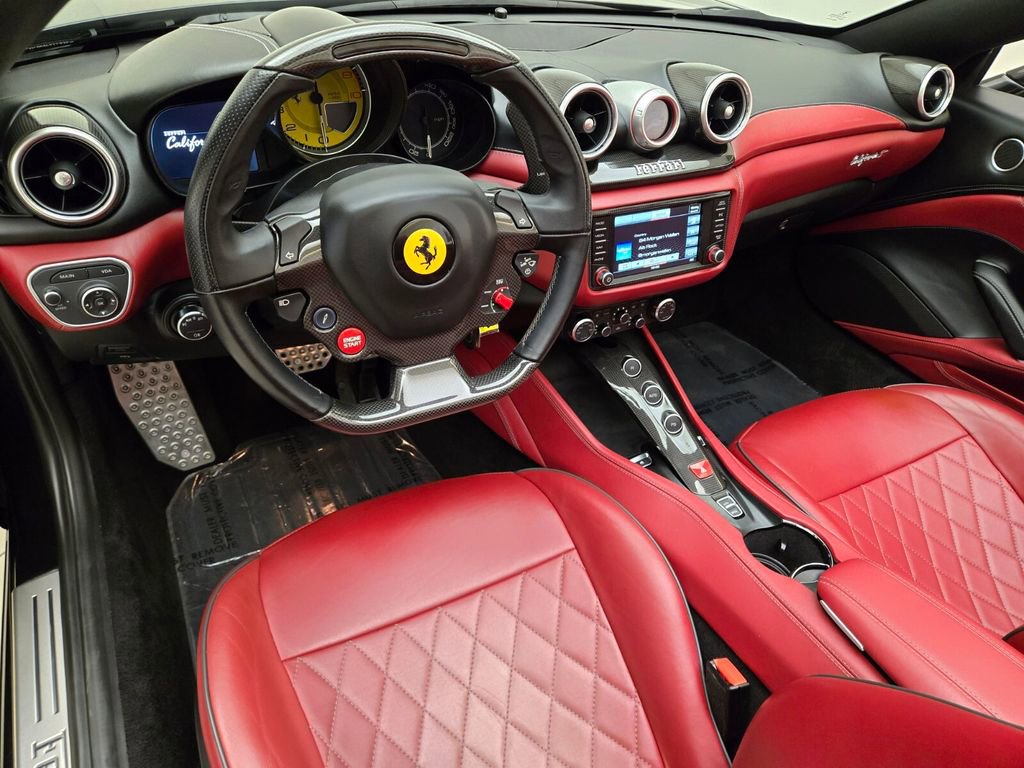 Used 2015 Ferrari California T RWD image 19