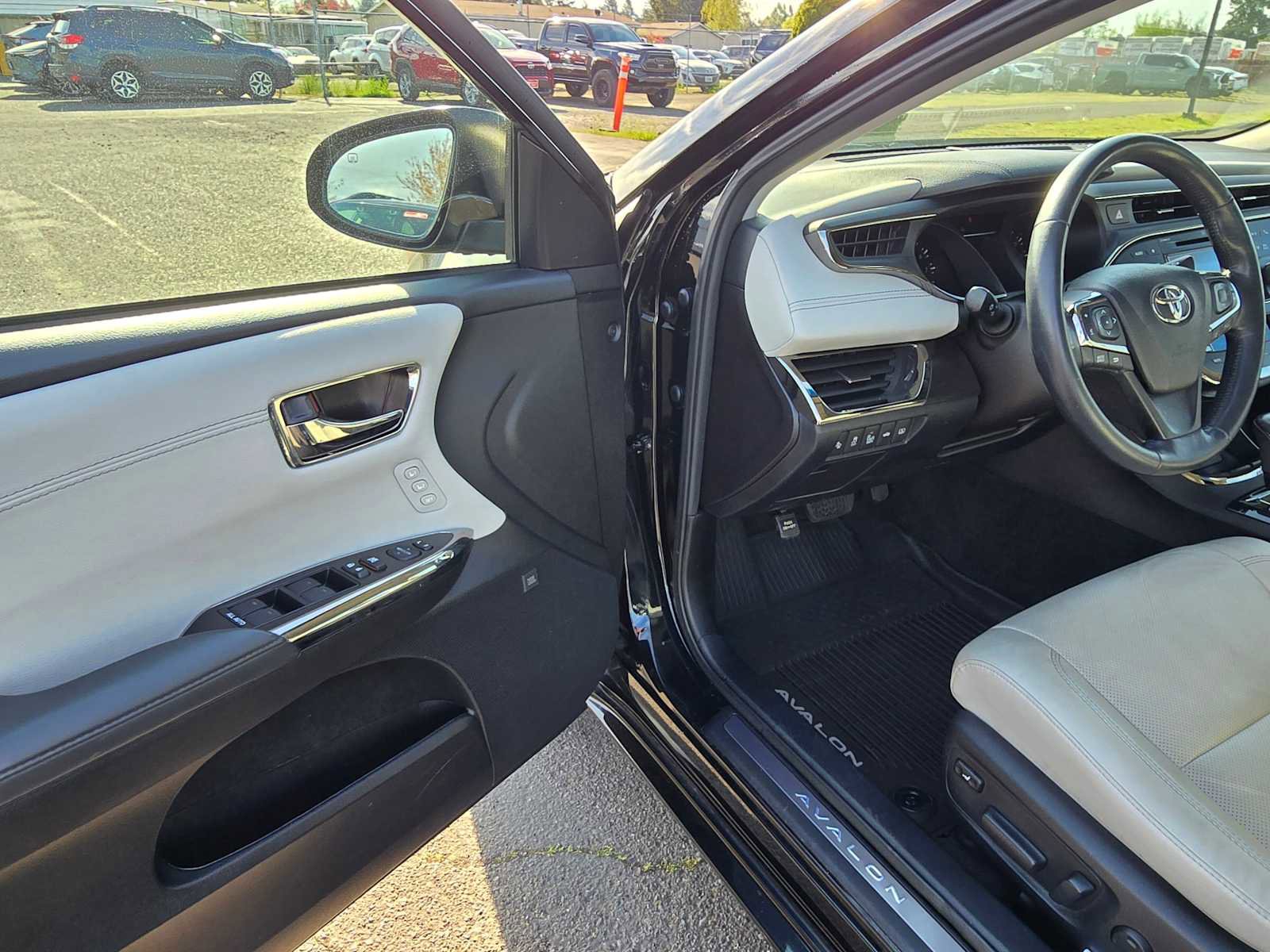 Certified 2018 Toyota Avalon Limited w/ All Weather Liner Package image 19