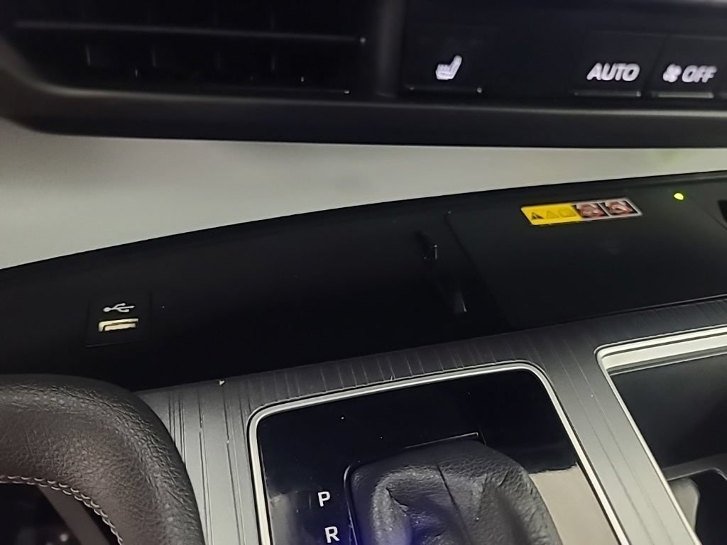 Used 2025 Toyota Sienna XLE FWD image 35