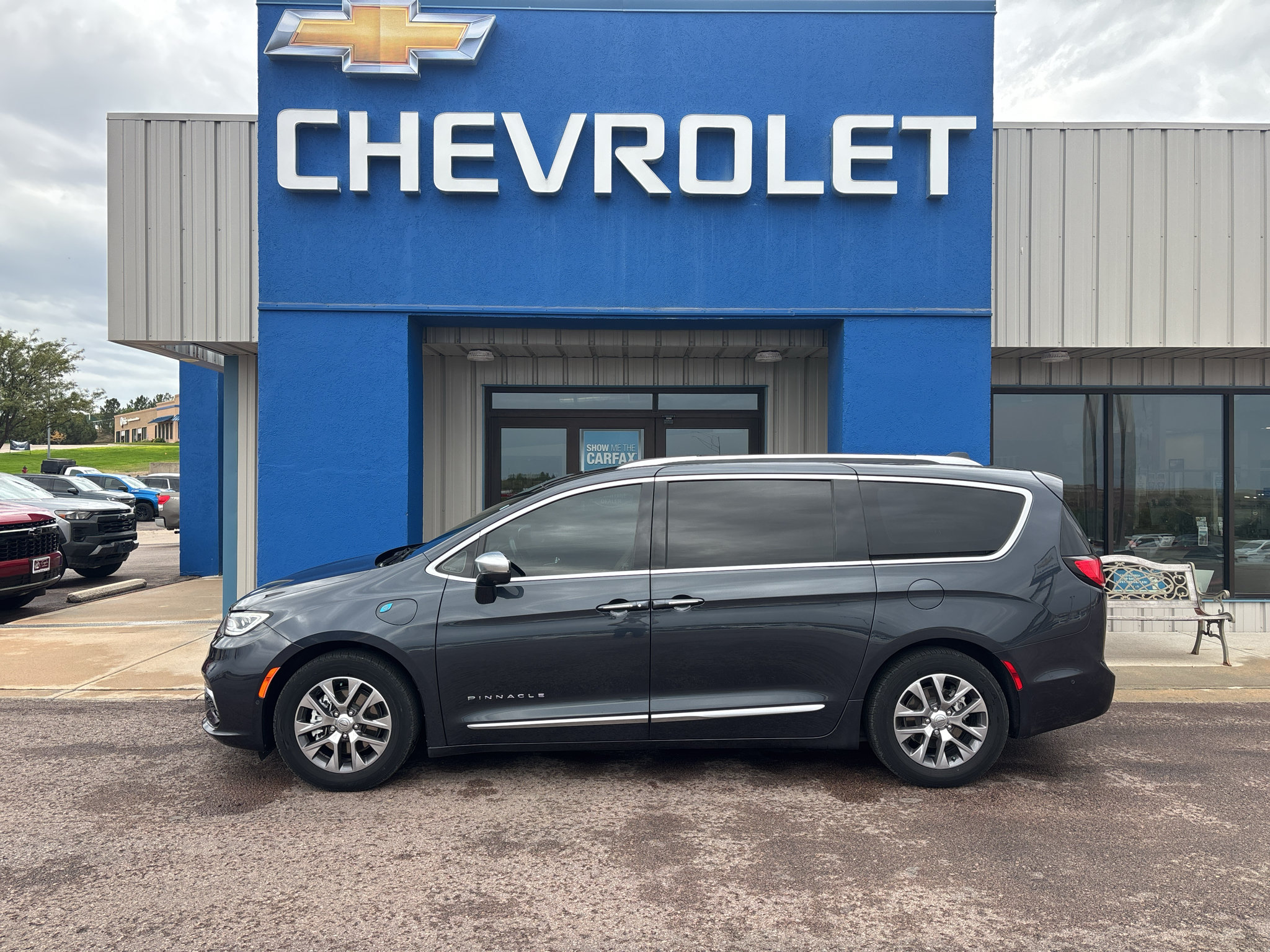 Used 2021 Chrysler Pacifica Pinnacle FWD image 1