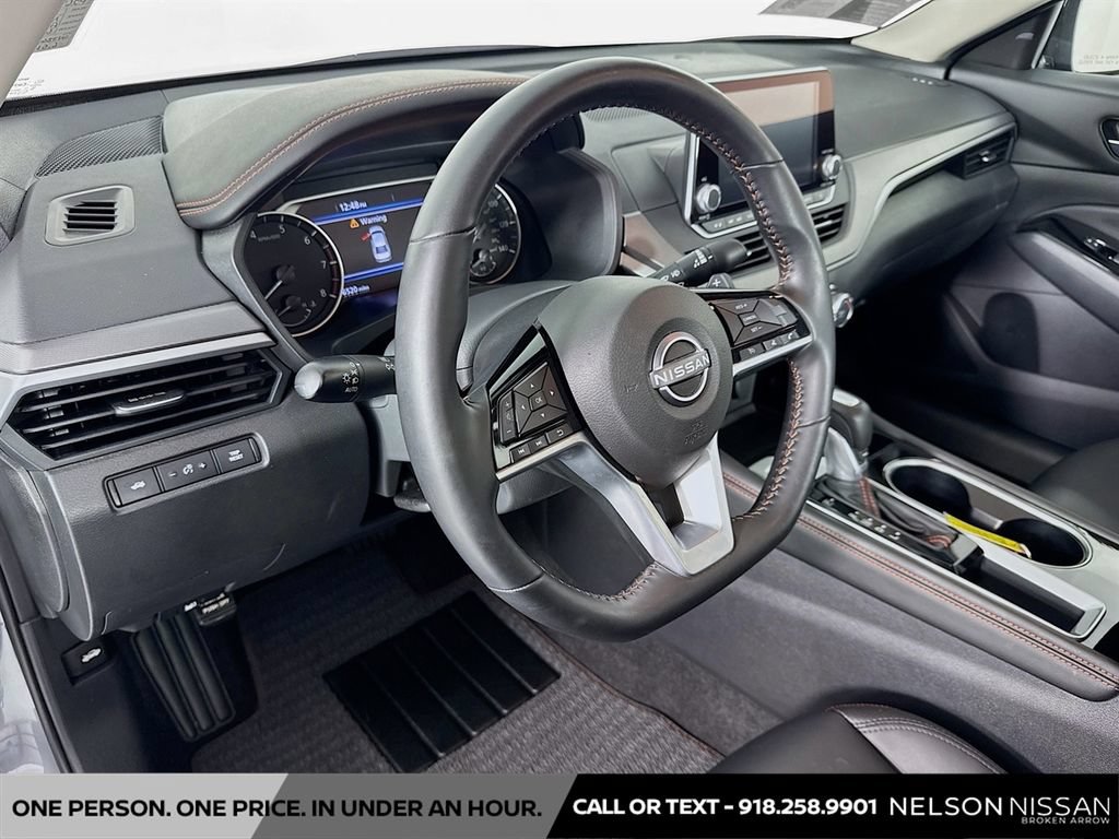 Certified 2025 Nissan Altima 2.5 SR FWD image 9