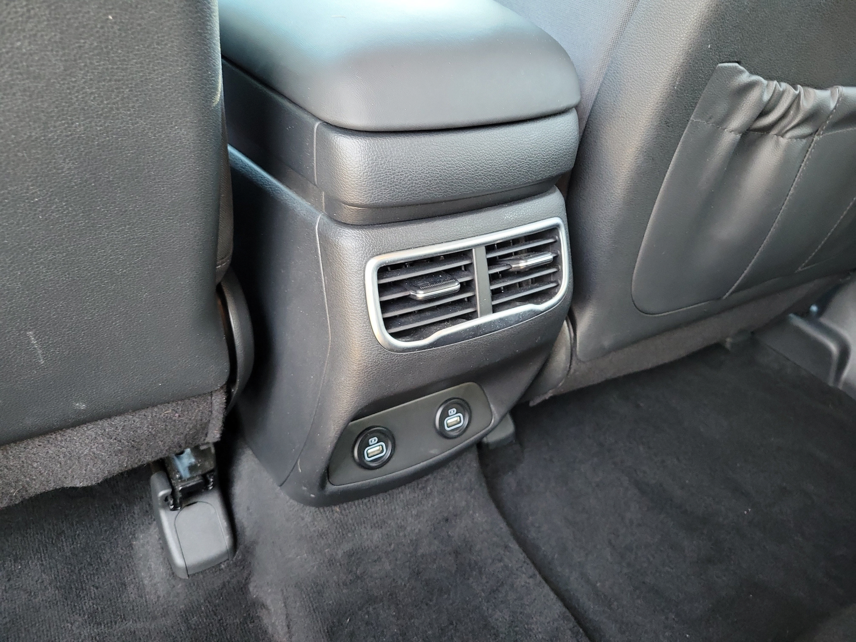 Used 2022 Hyundai Santa Fe SEL w/ Cargo Package FWD image 12
