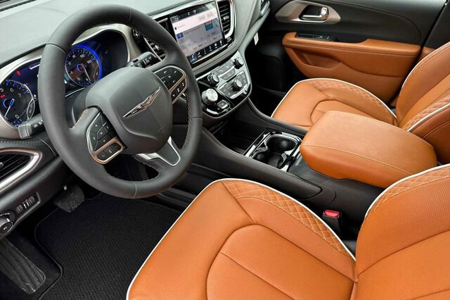 New 2026 Chrysler Pacifica Pinnacle image 7