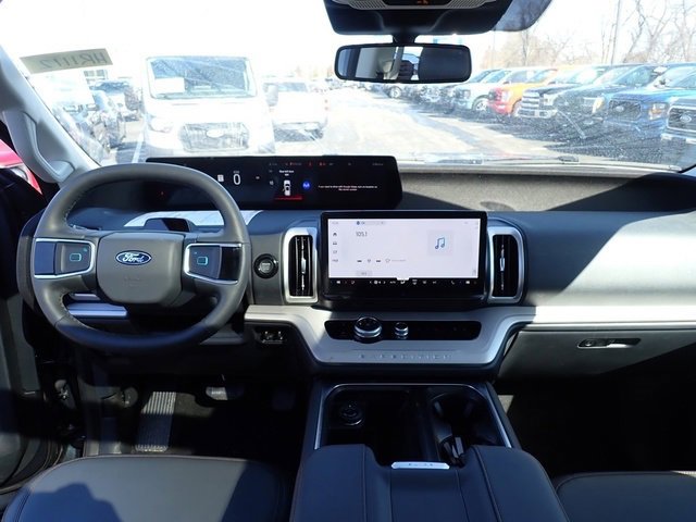 Used 2025 Ford Expedition Active image 21