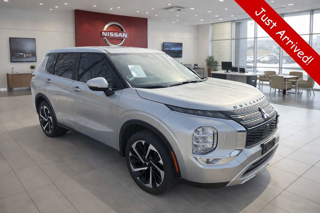 Used 2024 Mitsubishi Outlander SE