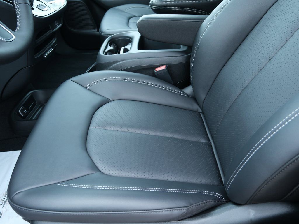 New 2026 Chrysler Voyager LX FWD image 23