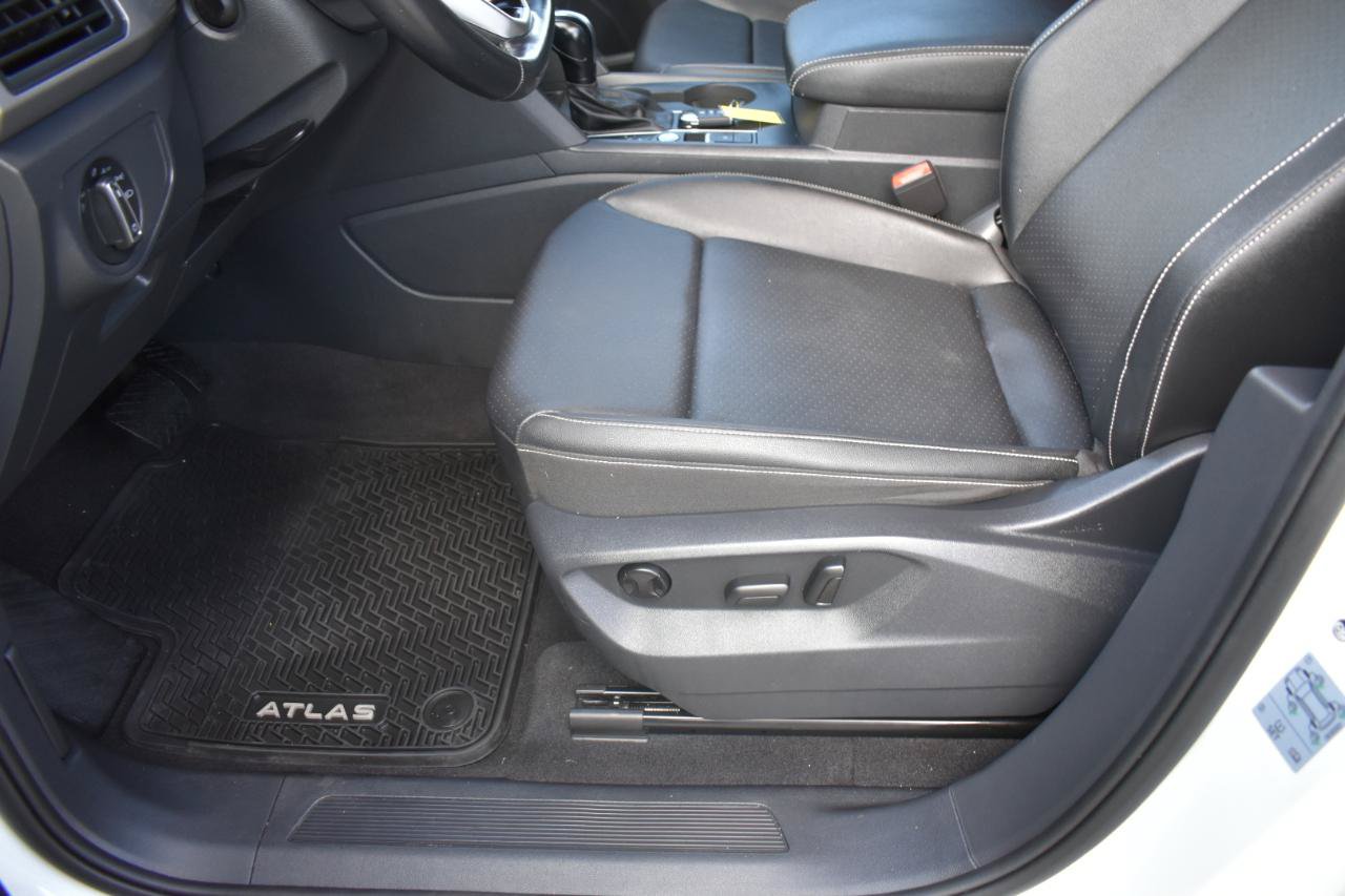 Used 2020 Volkswagen Atlas Cross Sport SE FWD image 24