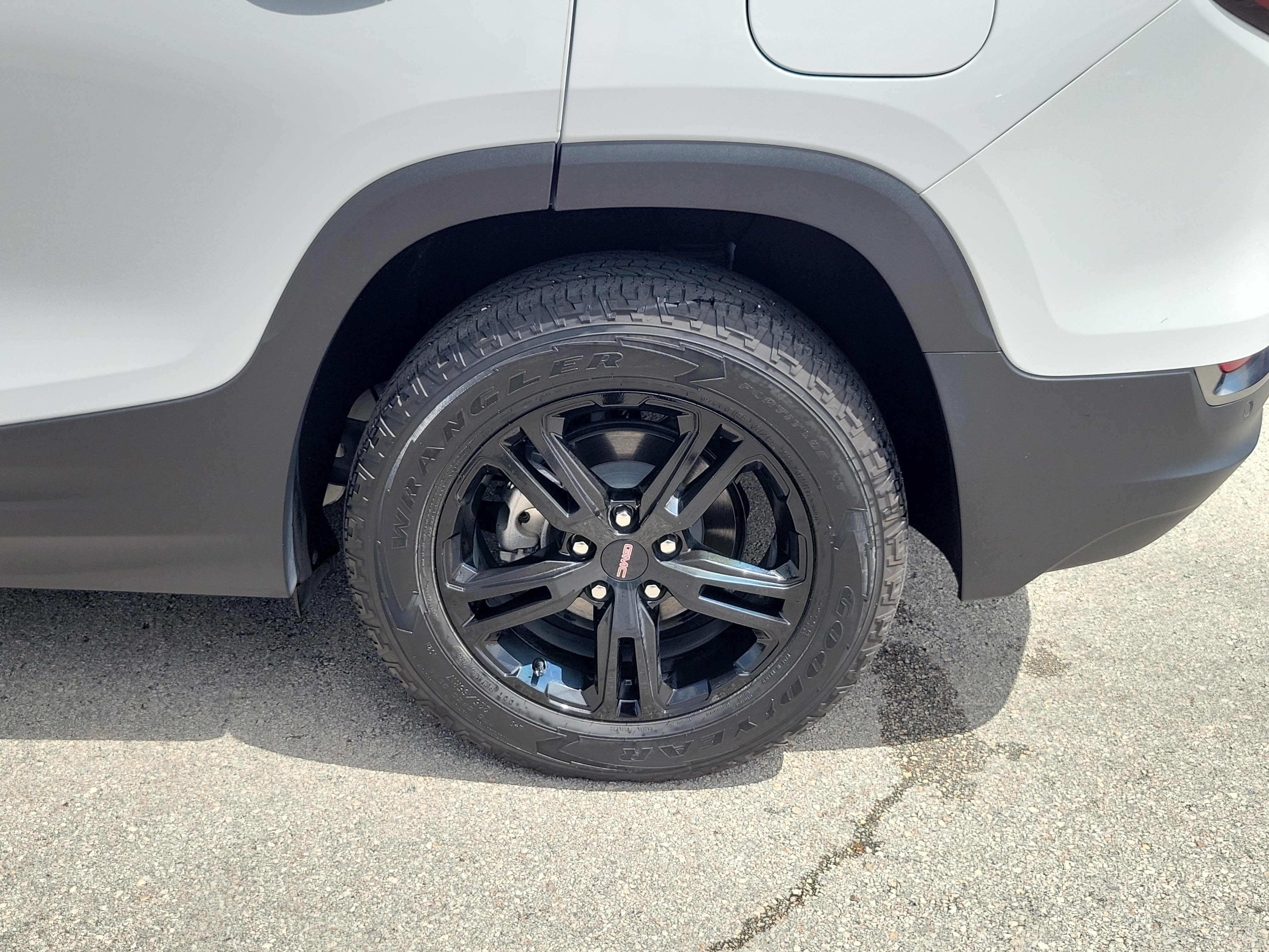 Used 2024 GMC Terrain AT4 AWD/4WD image 28