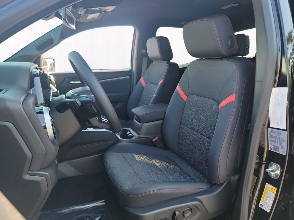 Used 2025 Chevrolet Colorado Z71 AWD/4WD image 9