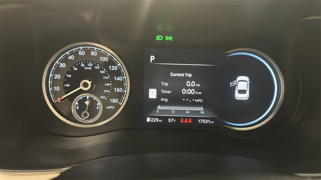 Used 2025 Genesis G70 2.5T image 12