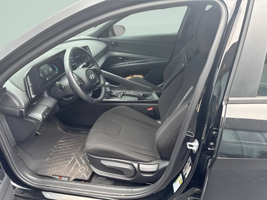 Certified 2025 Hyundai Elantra Sport FWD image 9