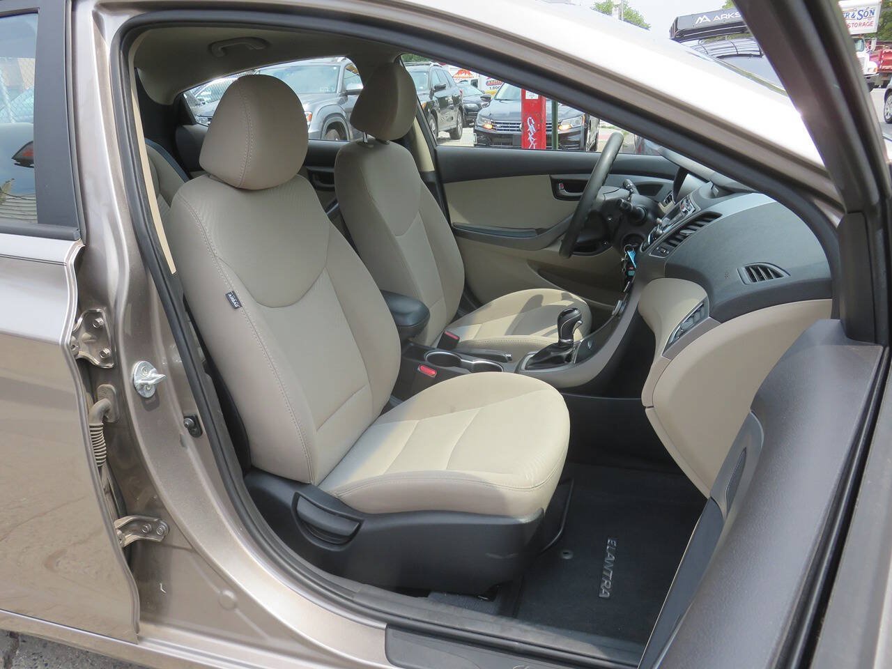Used 2016 Hyundai Elantra SE FWD image 11