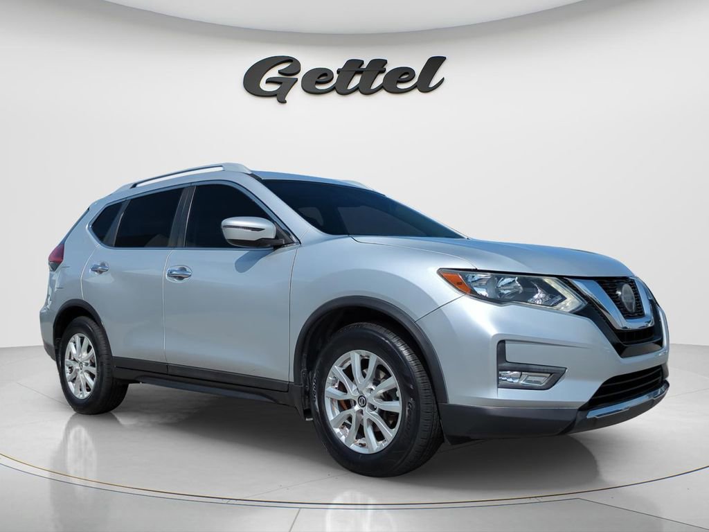 Used 2018 Nissan Rogue SV image 2