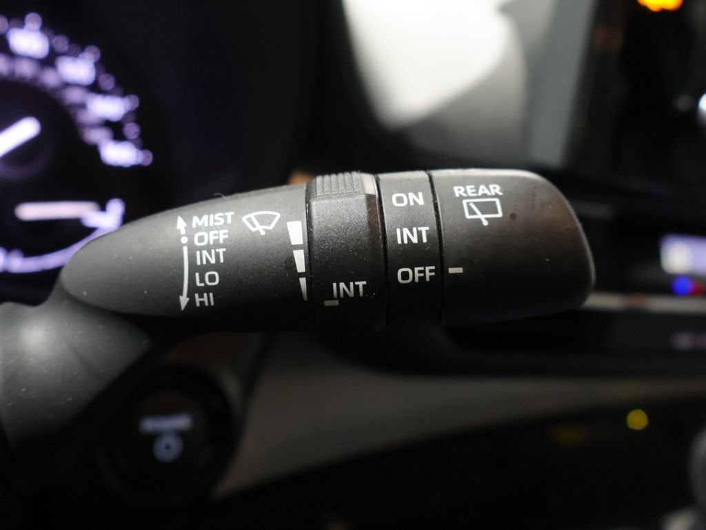 Used 2025 Toyota Sienna LE FWD image 34