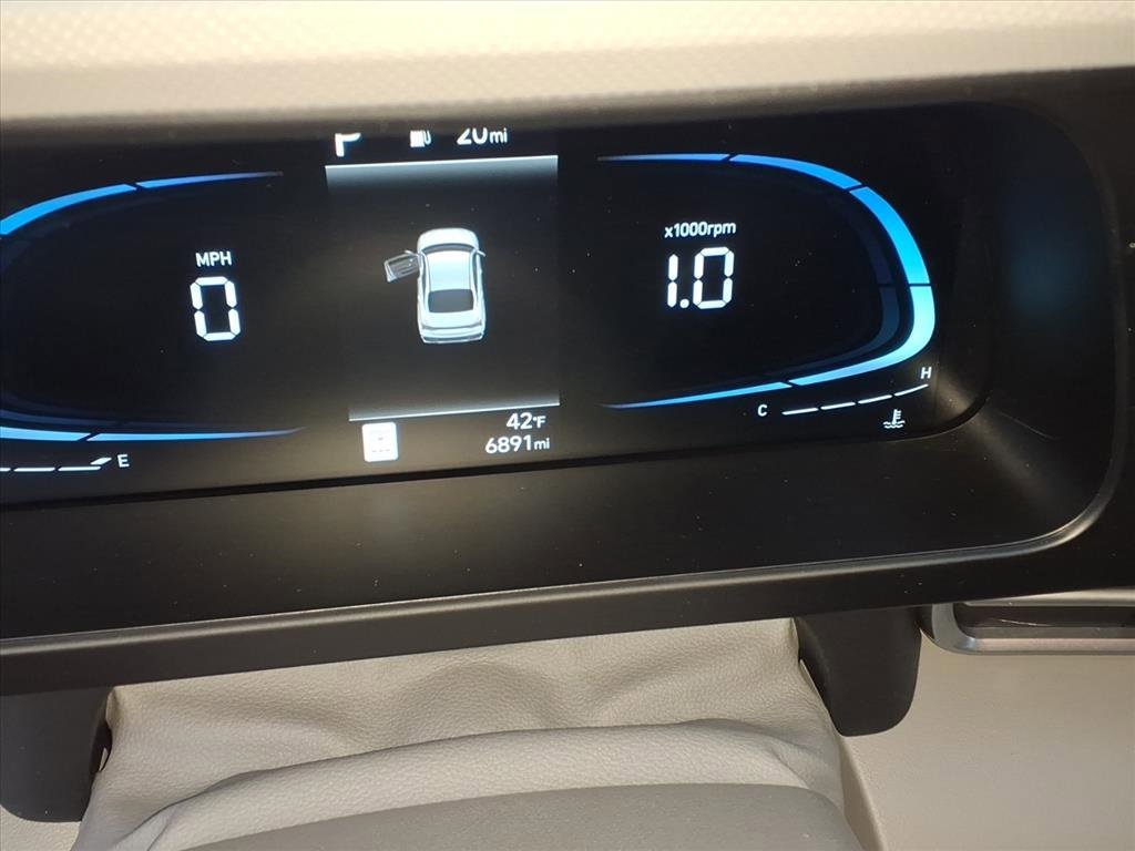 Used 2025 Hyundai Elantra Sport image 31