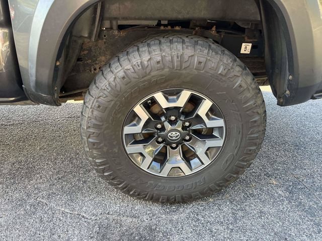Used 2019 Toyota Tacoma TRD Off-Road AWD/4WD image 11