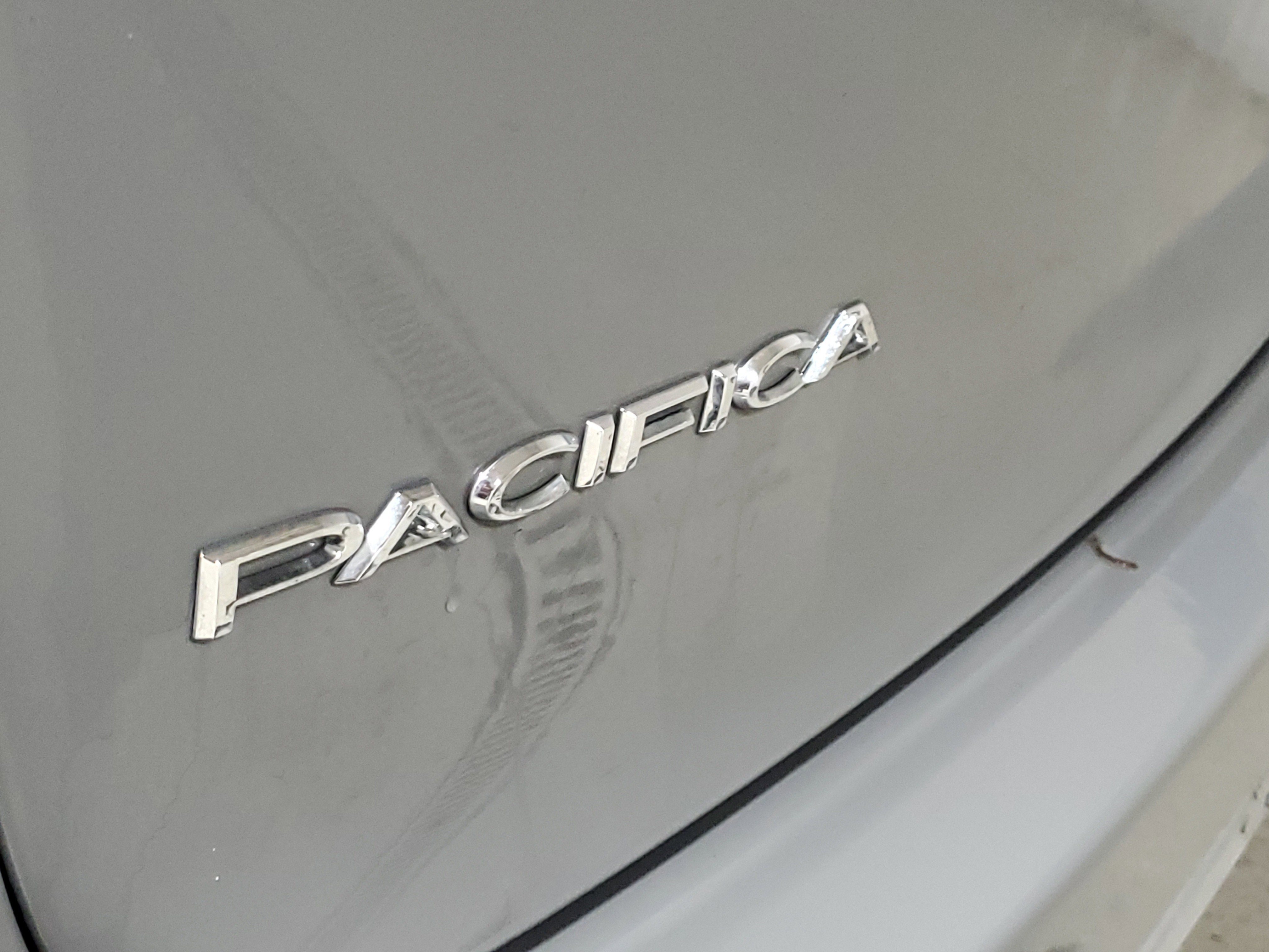 Used 2022 Chrysler Pacifica Touring-L AWD/4WD image 7