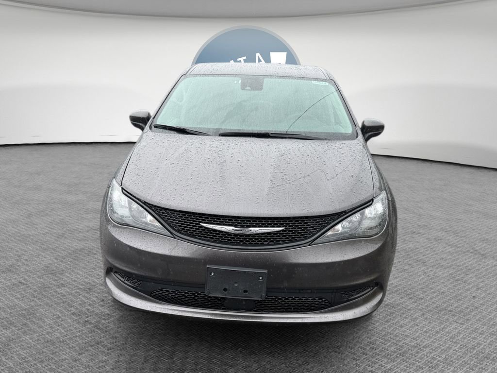 Used 2023 Chrysler Voyager LX FWD image 9