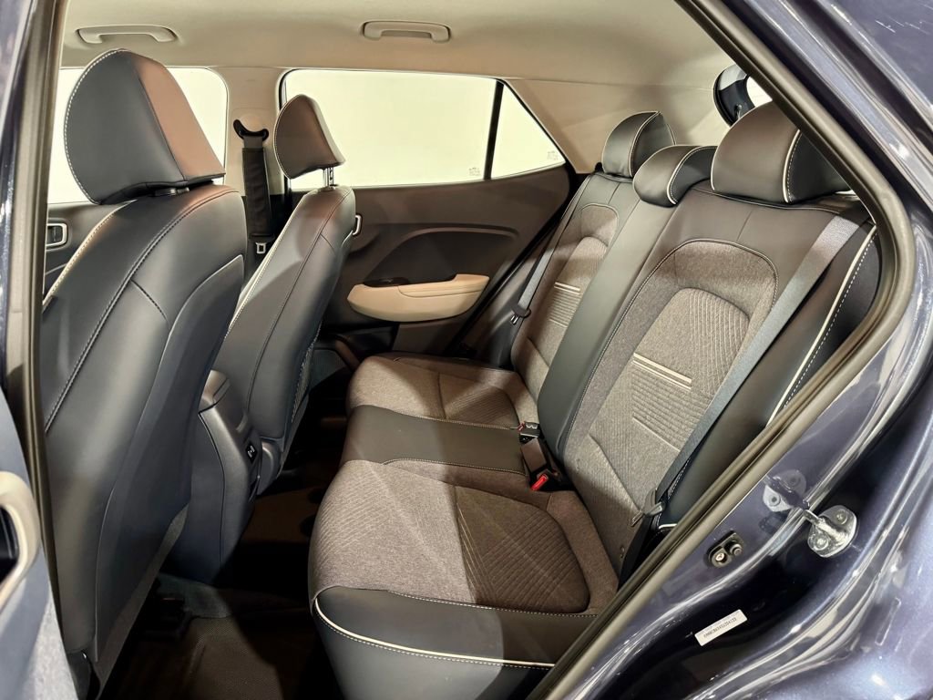 Used 2025 Hyundai Venue Limited image 28