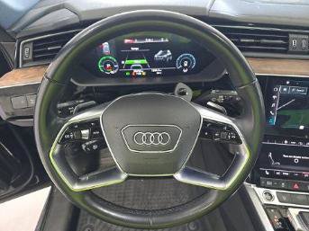 Used 2022 Audi e-tron Premium w/ Convenience Plus Package AWD/4WD image 18