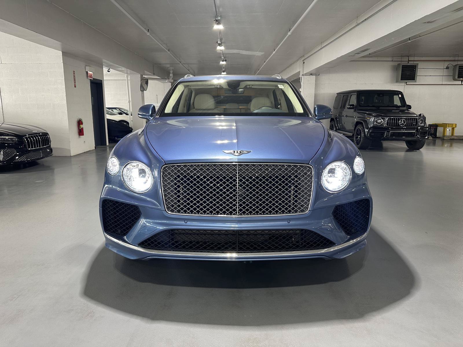 Used 2023 Bentley Bentayga AWD/4WD image 3