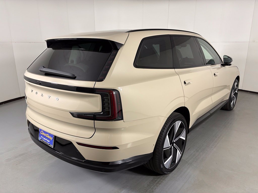 Used 2025 Volvo EX90 Ultra AWD/4WD image 8