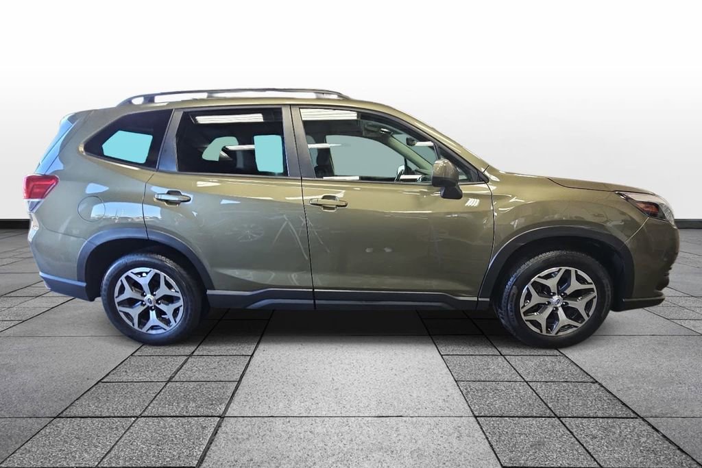 Used 2023 Subaru Forester Premium AWD/4WD image 4