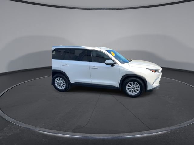 Used 2024 Toyota Grand Highlander XLE FWD image 3