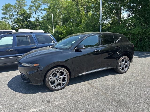 Used 2025 Alfa Romeo Tonale w/ Premium Package AWD/4WD video 1
