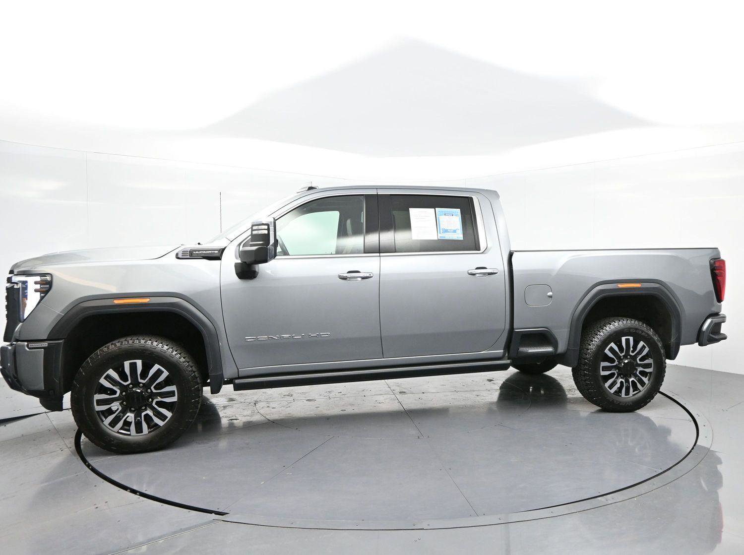 Used 2024 GMC Sierra 2500 Denali Ultimate w/ Max Trailering Package image 4