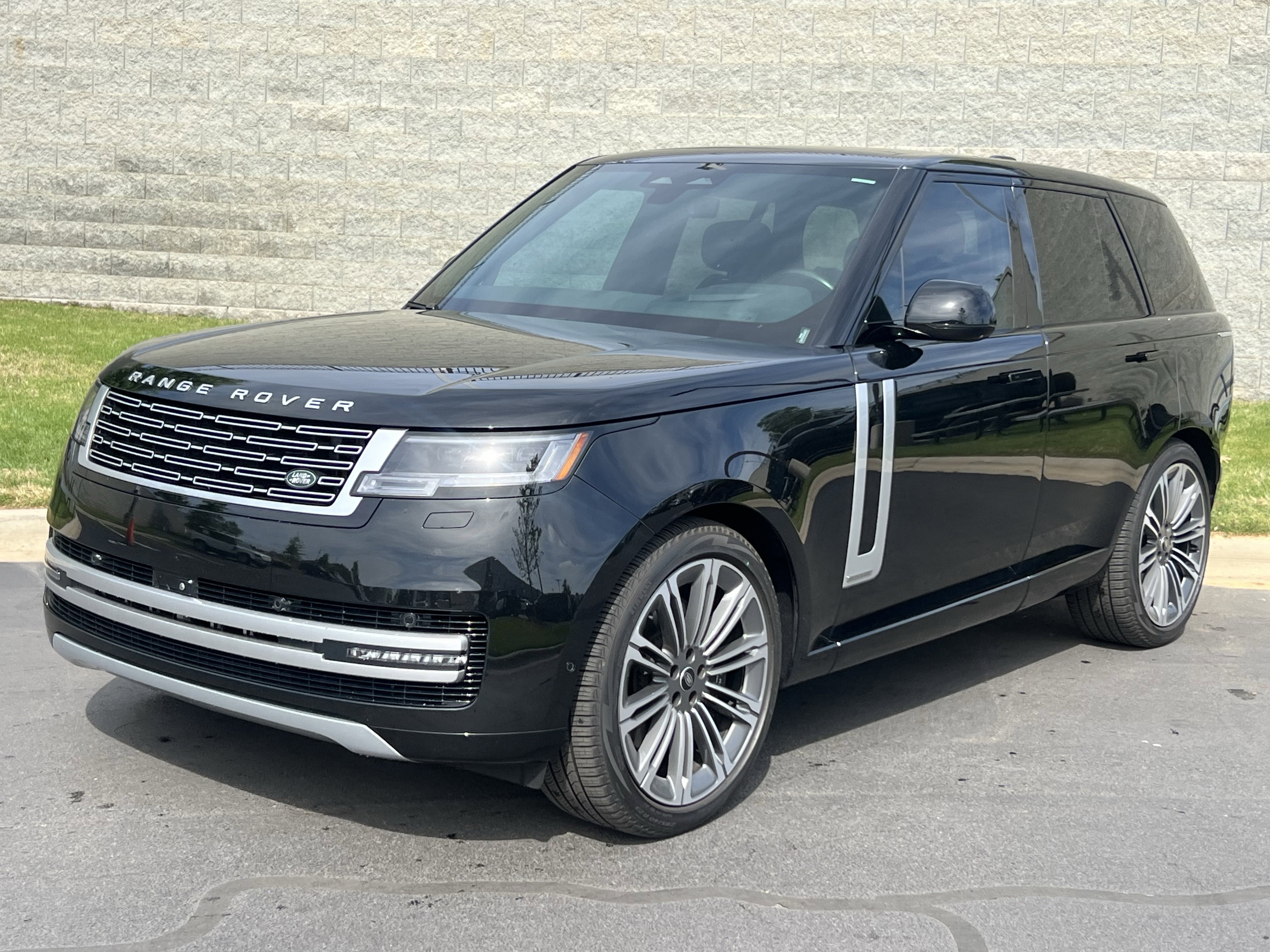 Certified 2024 Land Rover Range Rover Autobiography image 2