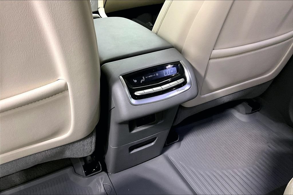 Used 2024 Cadillac XT6 Premium Luxury w/ Technology Package FWD image 30