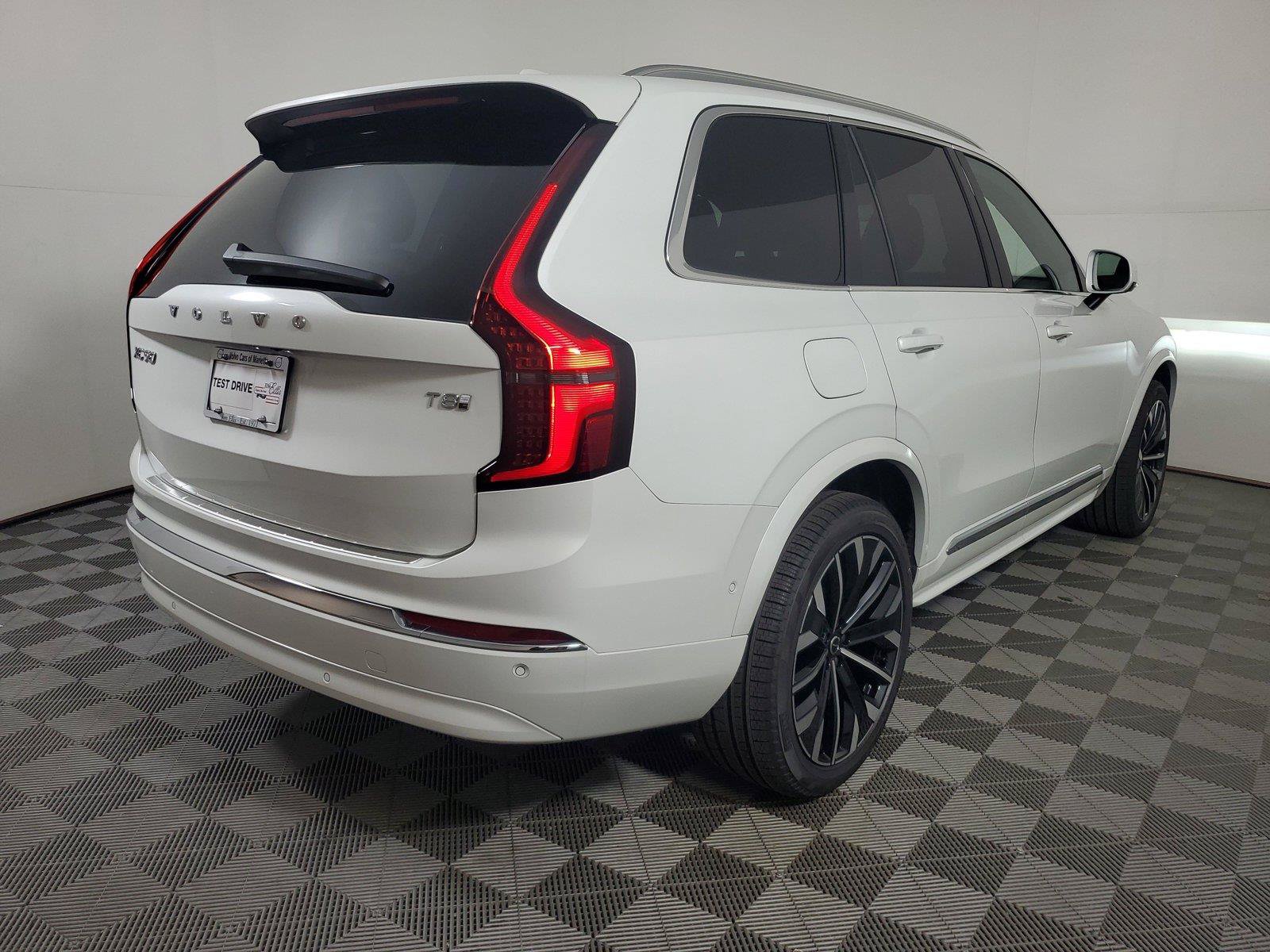 New 2026 Volvo XC90 T8 Plus w/ Protection Package Premier AWD/4WD image 6