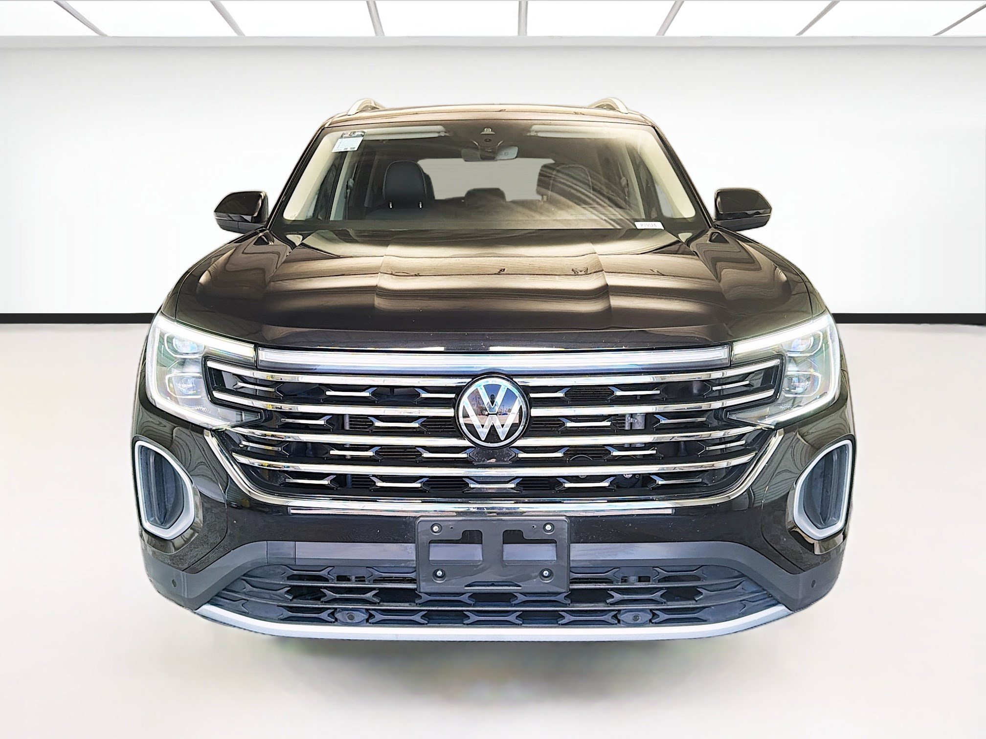 Used 2025 Volkswagen Atlas SEL AWD/4WD image 2