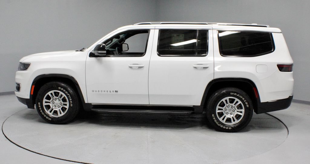 Used 2023 Jeep Wagoneer 2WD image 9