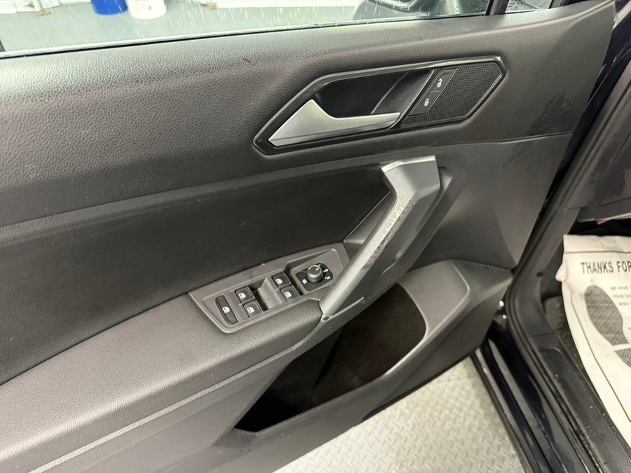 Used 2018 Volkswagen Tiguan SE AWD/4WD image 27
