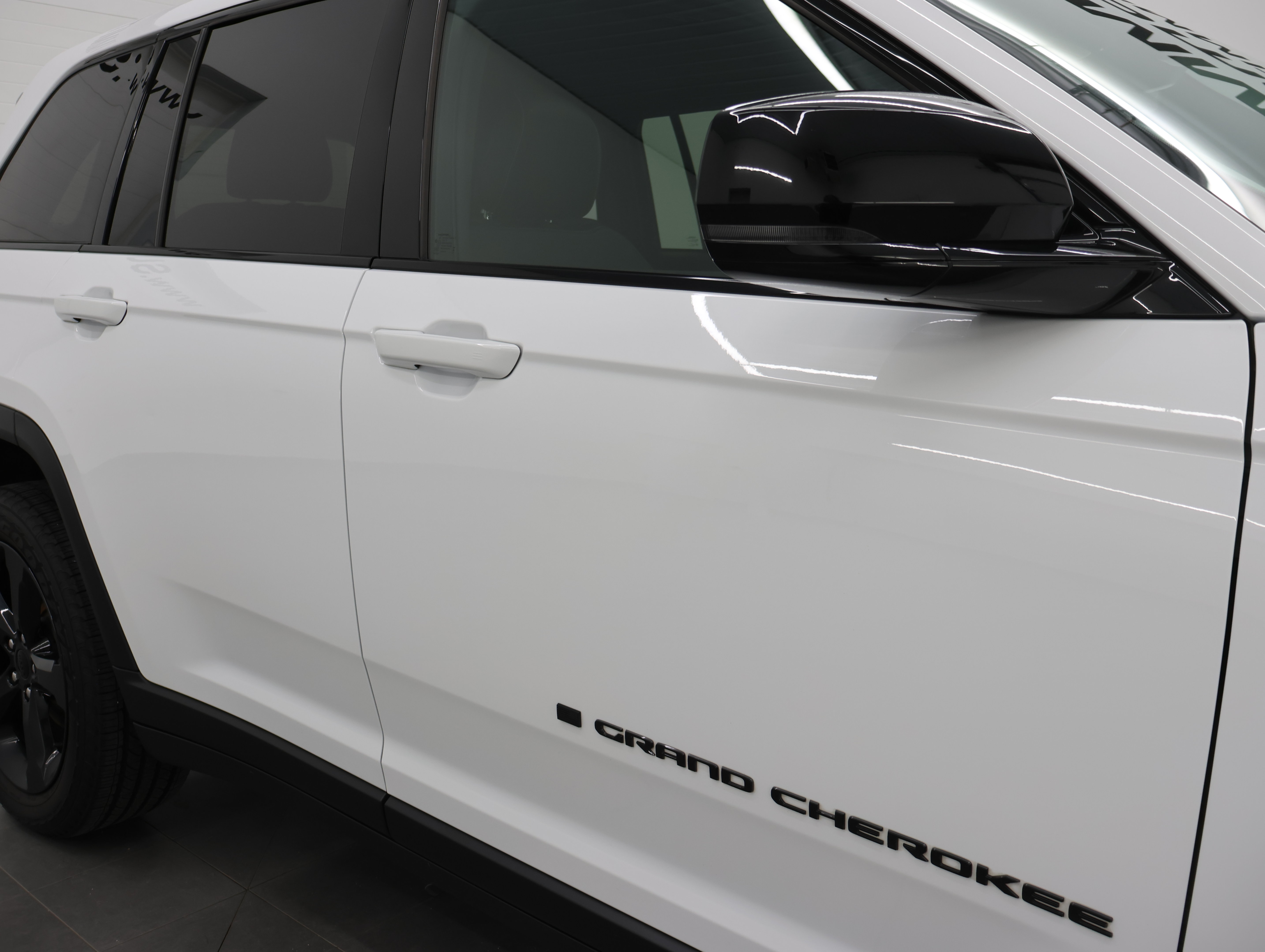 Used 2023 Jeep Grand Cherokee Altitude AWD/4WD image 24