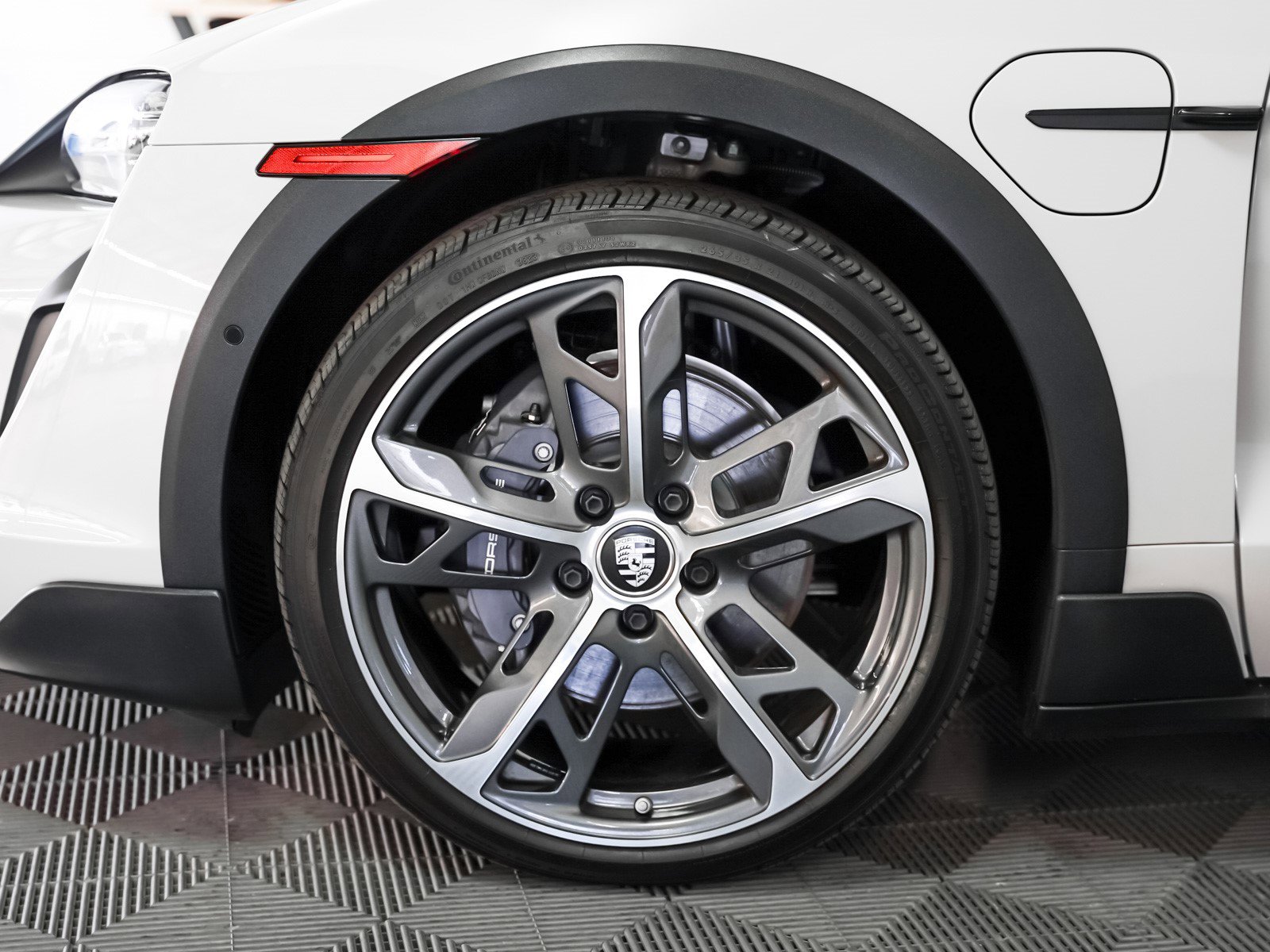 Used 2024 Porsche Taycan 4 Cross Turismo w/ Premium Package image 13